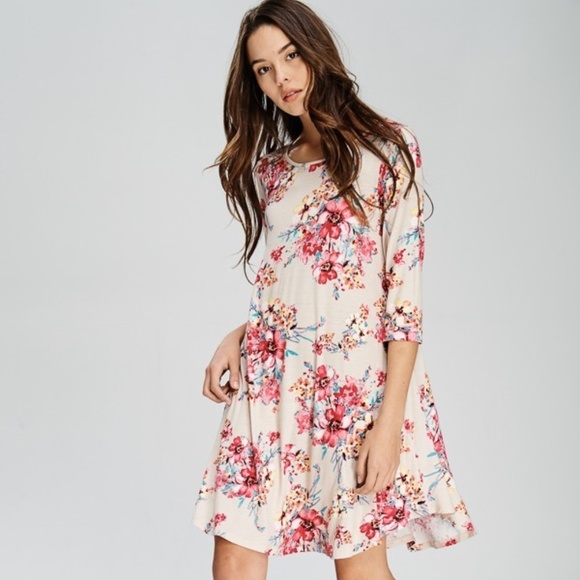 Kaylas Armoire Dresses & Skirts - Floral Pocket Swing Midi Dress - Tan